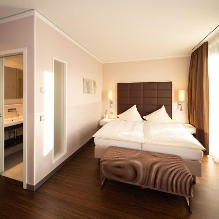 Hotel Eberhards Am Wasser Битигхайм-Биссинген Экстерьер фото