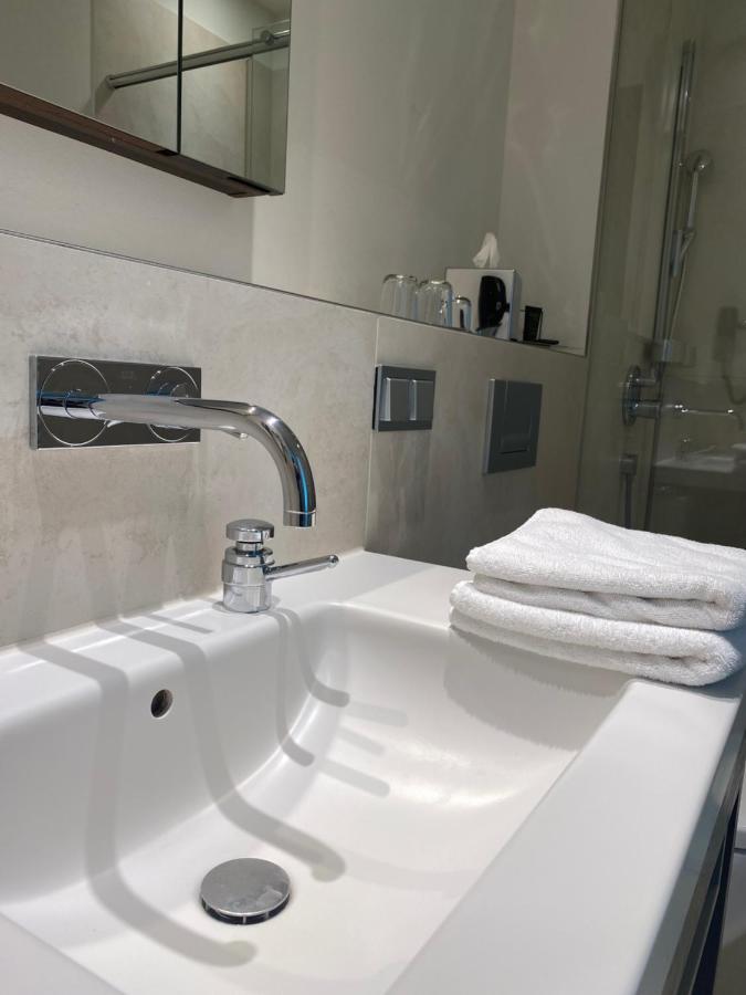 Hotel Eberhards Am Wasser Битигхайм-Биссинген Экстерьер фото