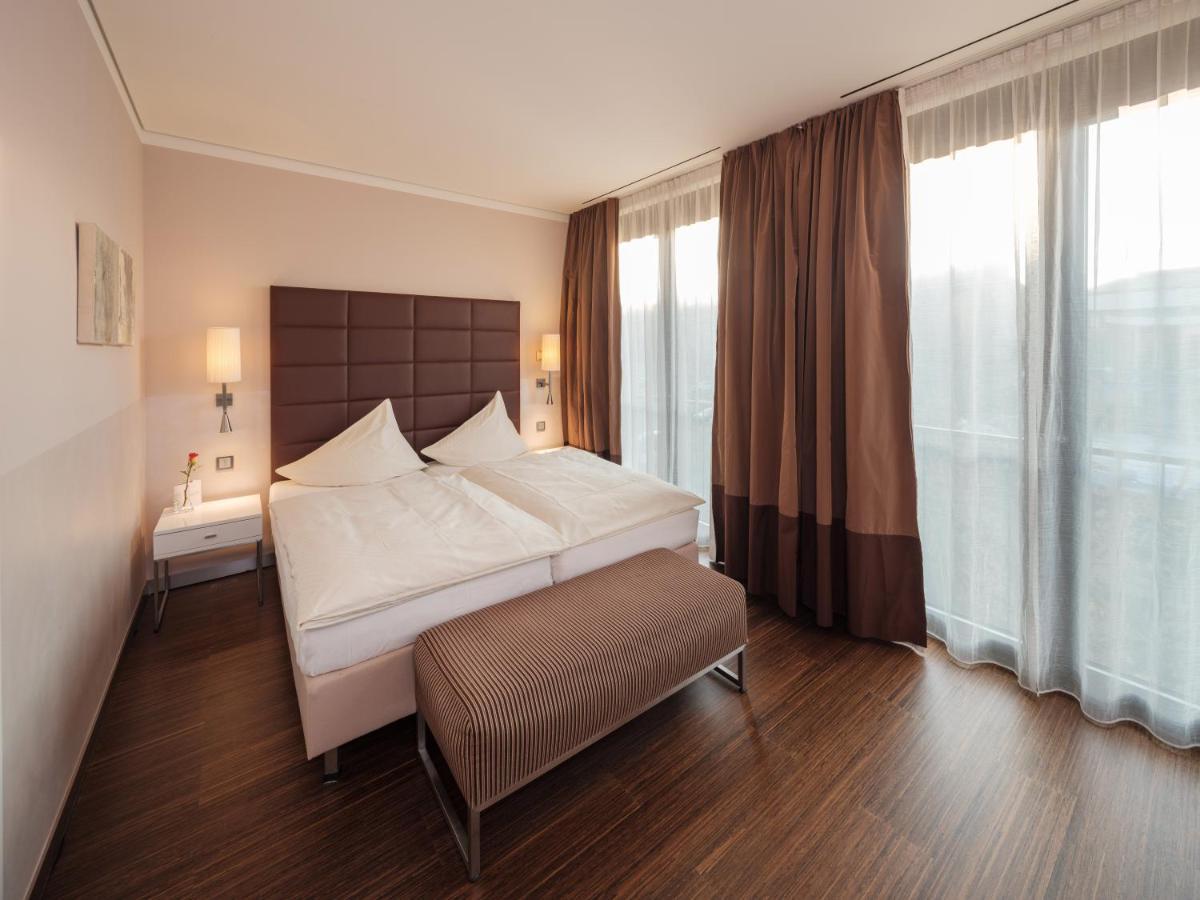 Hotel Eberhards Am Wasser Битигхайм-Биссинген Экстерьер фото
